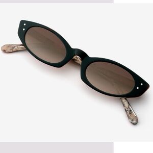 • Like New • KREWE • “FERN” • 90s Supermodel Sunglasses • Now Discontinued •